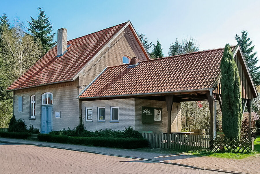 Außenansicht des Schulmuseums Alte Dorfschule