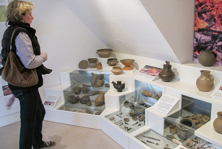Grabungsergebnisse: Urnen von Urnengräberfeldern auf der Stader Geest - ausgestellt im Museum Harsefeld
