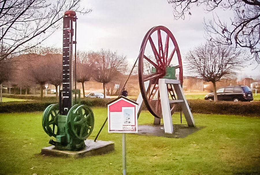 Teufenanzeiger und Seilscheibe des früheren Kalischachtes Hansa III im Niedersächsischen Museum für Kali- und Salzbergbau