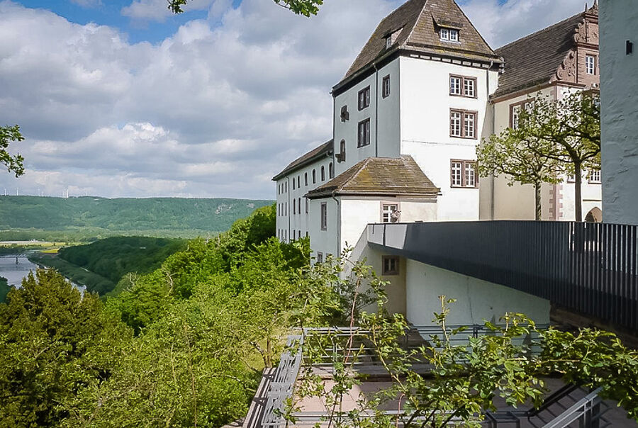 Außenaufnahme Schloss der Porzellanmanufaktur FÜRSTENBERG im Weserbergland