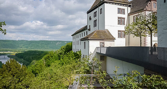 Außenaufnahme Schloss der Porzellanmanufaktur FÜRSTENBERG im Weserbergland