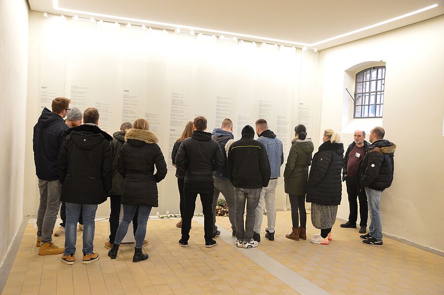 Workshop mit MAN-Auszubildenden im ehemaligen Hinrichtungsgebäude der Gedenkstätte JVA Wolfenbüttel