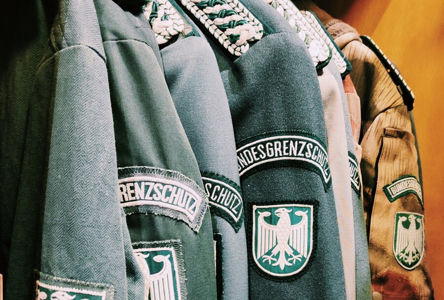 Uniformjacken des Bundesgrenz-Schutzes