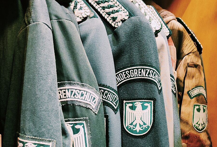 Uniformjacken des Bundesgrenz-Schutzes
