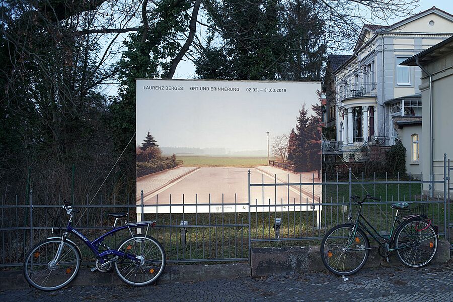 Installation vor dem Museum für Photografie