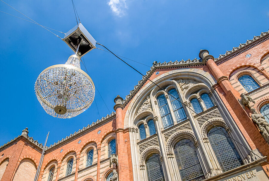 Kronleuchter vor dem Kunstverein Hannover