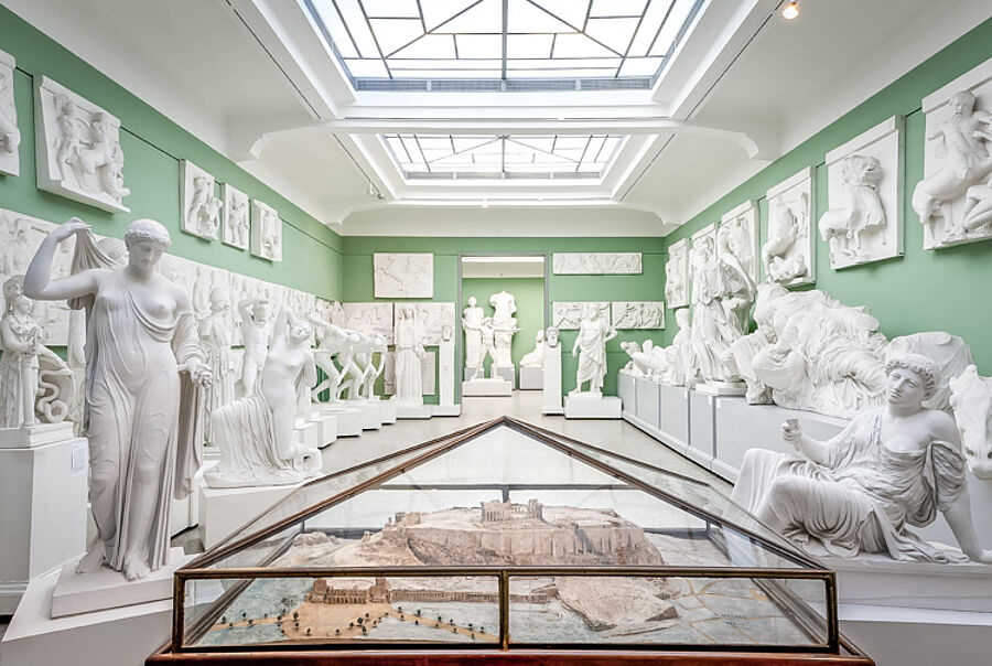 Parthenonsaal in der Sammlung der Gipsabgüsse antiker Skulpturen