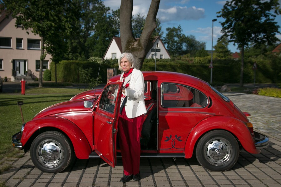 Liljequist mit samtroten Sonderkäfer von Marco Strohmeier (c) Marco Strohmeier