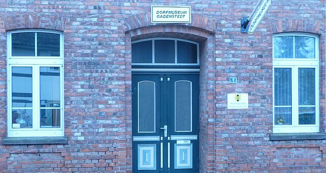 Außenansicht der Heimatstube im Gebäude der ehemaligen Schule 