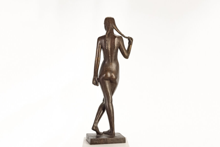 Skulptur Mädchen mit Zopf im Gerhard-Marcks-Haus