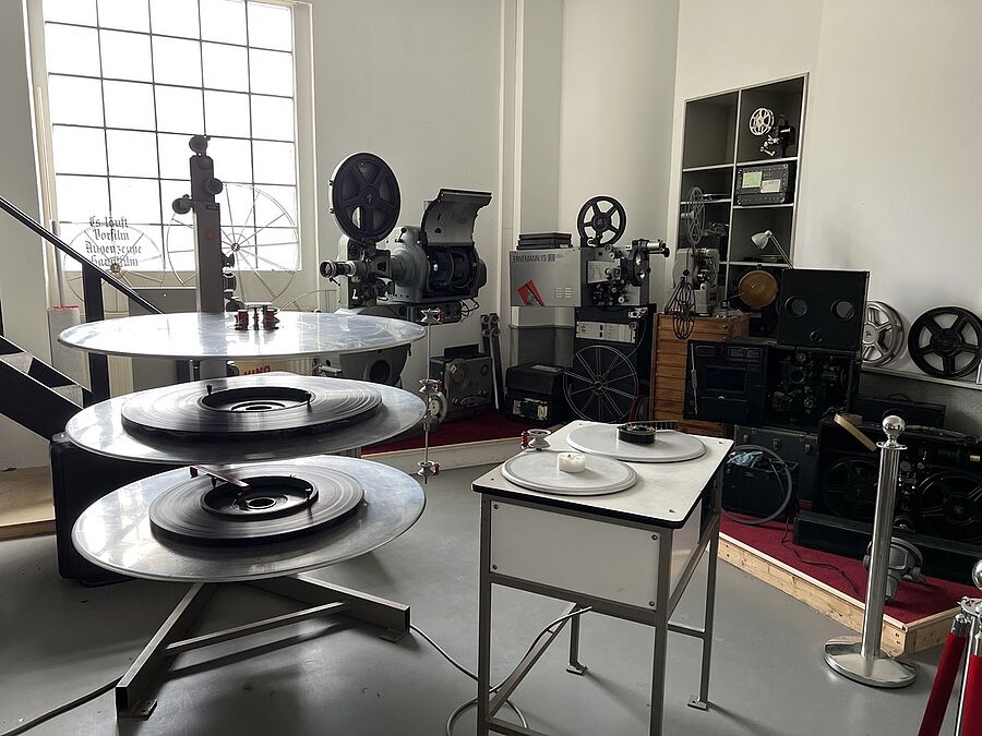 Projektoren in der Ausstellung des Filmmuseums Bendestorf