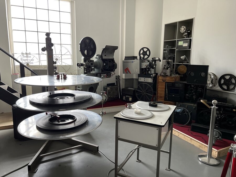 Projektoren in der Ausstellung des Filmmuseums Bendestorf