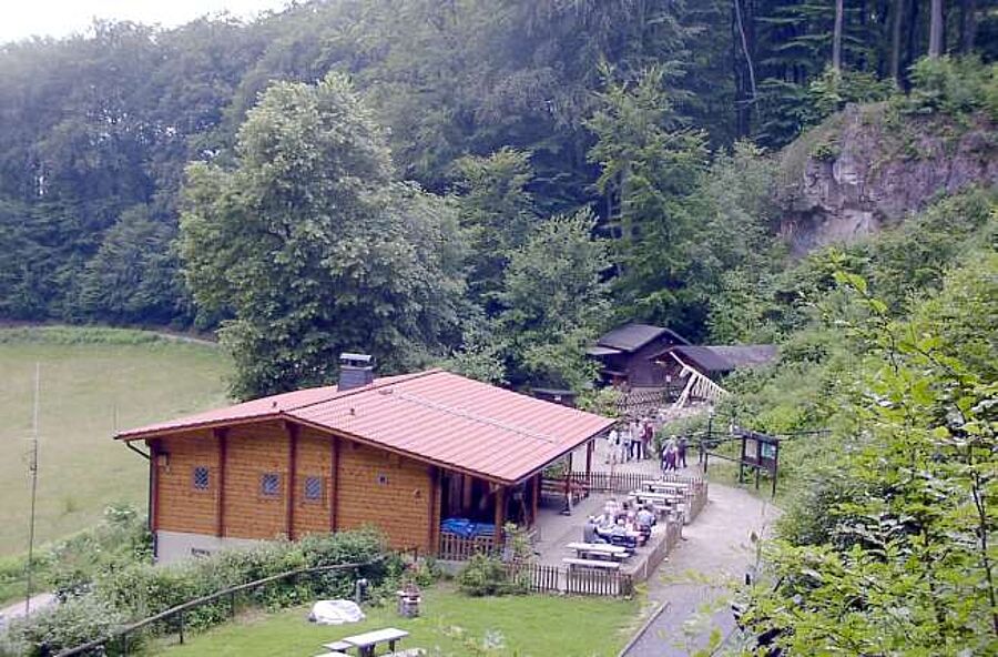 Außenaufnahme des Geopark-Infozentrums "Haus Einhorn" mit Höhlenmuseum