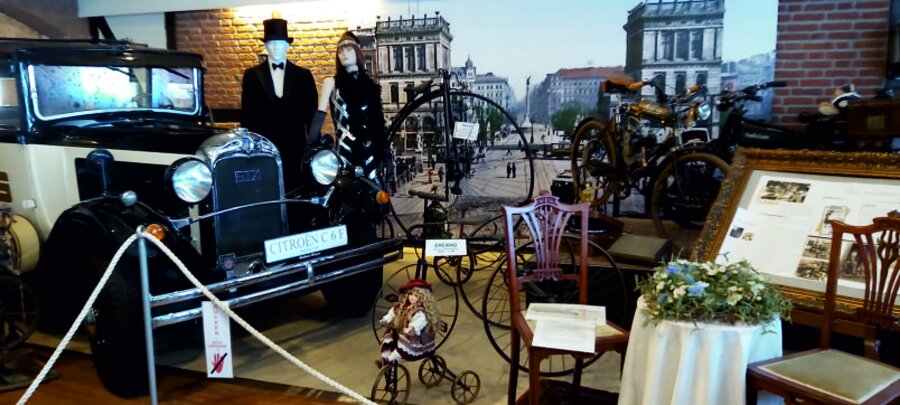 Blick in das Café des Nostalgie Museums