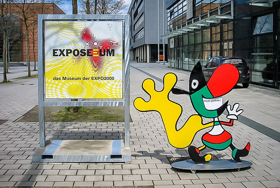 Eingang zum EXPOSEEUM an der EXPO Plaza